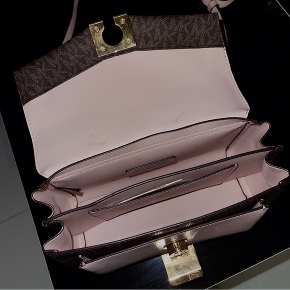 Michael Kors Crossbody monogrammed two tone bag - Picture 10 of 10